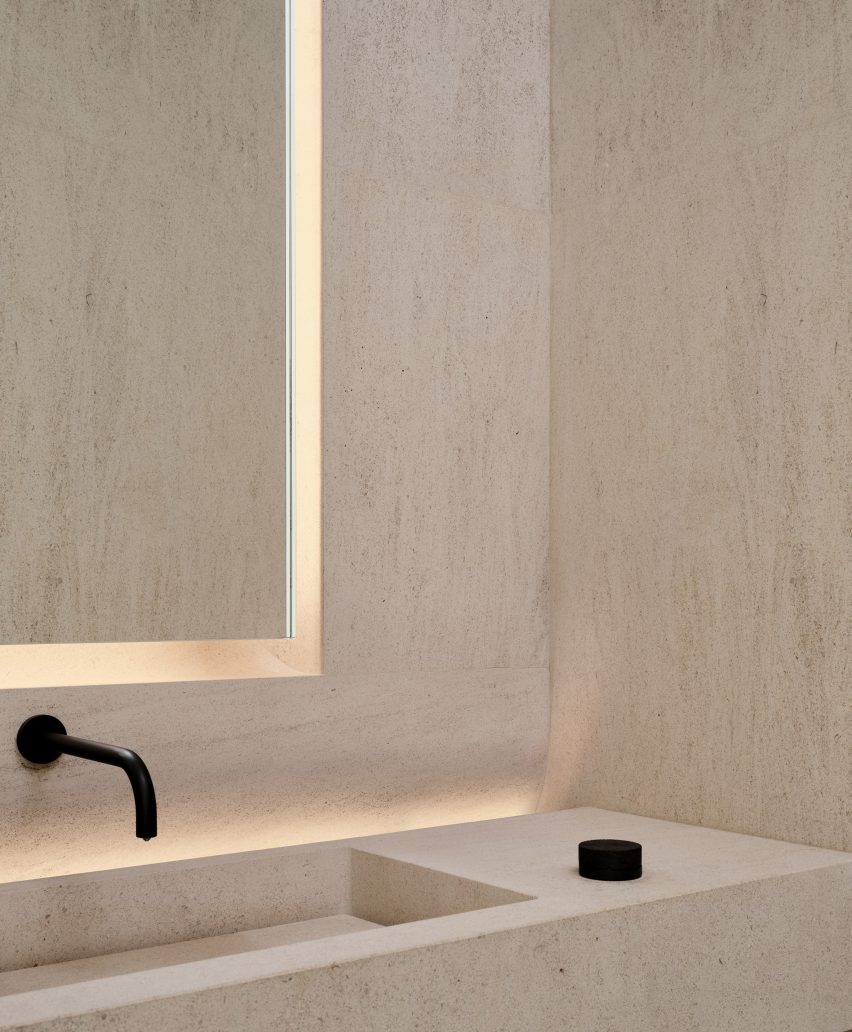 gallery residence by Burdiflek