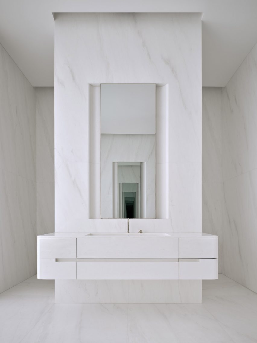 gallery residence by Burdiflek