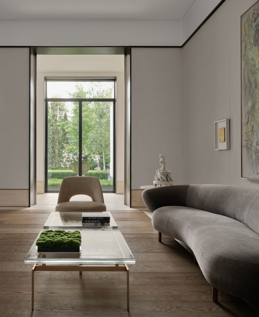 gallery residence by Burdiflek