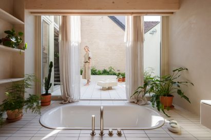 Photo of the interior of the bathroom