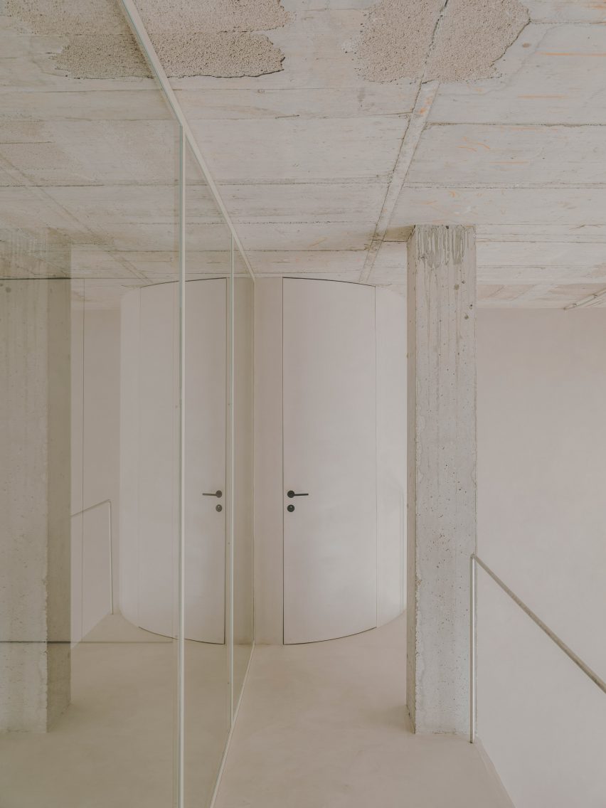 An office by Isern Serra