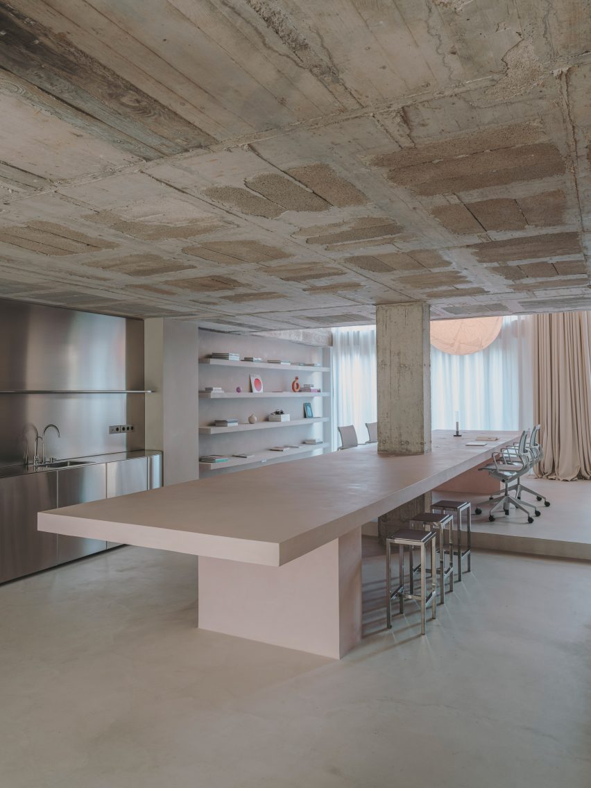 An office by Isern Serra