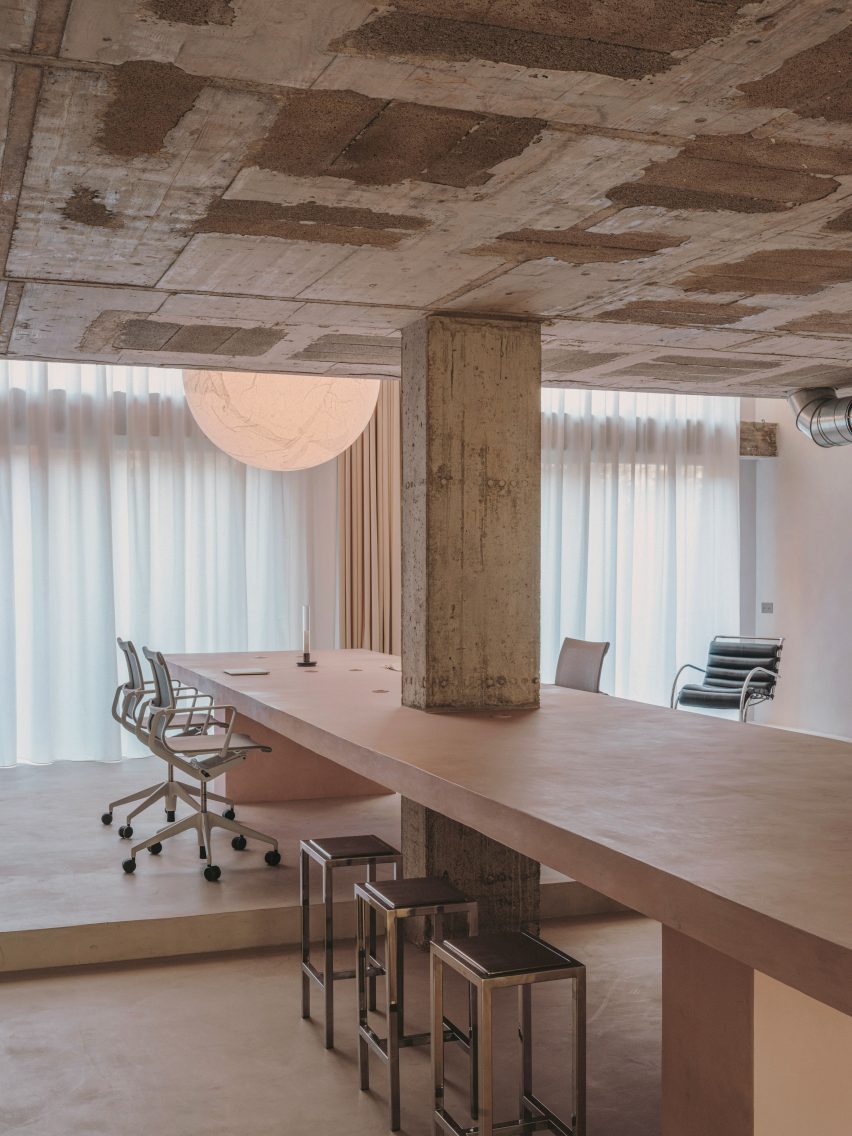 An office by Isern Serra