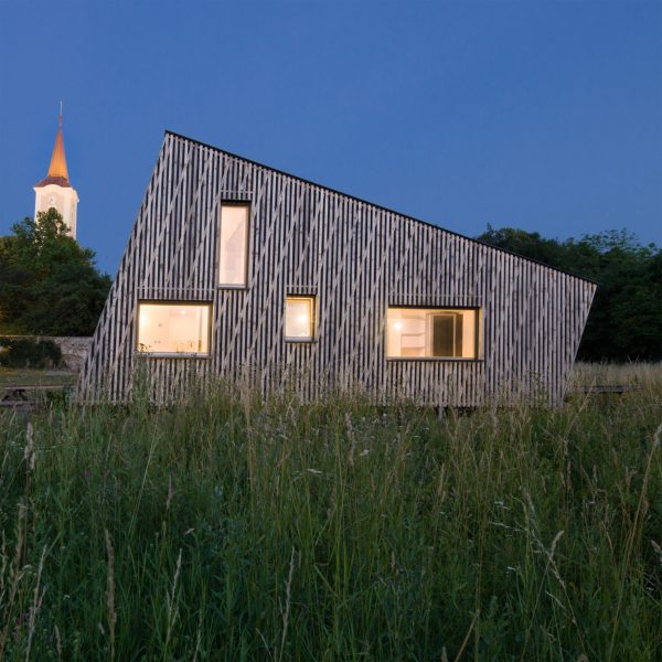 Photo of Straw Flea House by Juri Troy