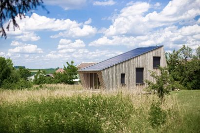 Photo Straw Flea House by Juri Troy