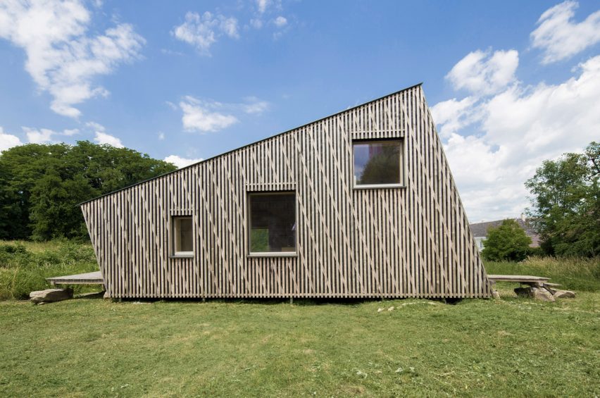 Straw Flea House by Juri Troy