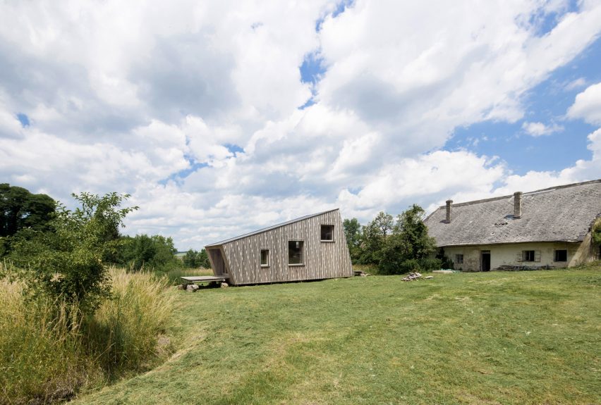 Straw Flea House by Juri Troy