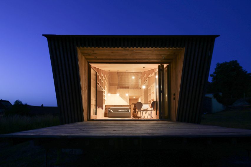Straw Flea House by Juri Troy