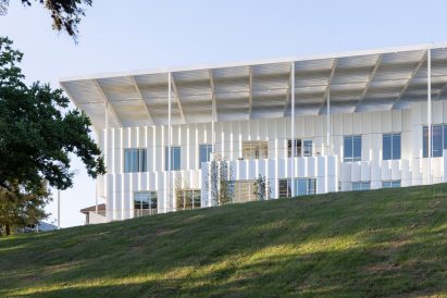 Scalloped aluminium facade