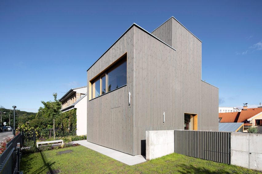 Exterior of Na Rade House by NOIZ architekti