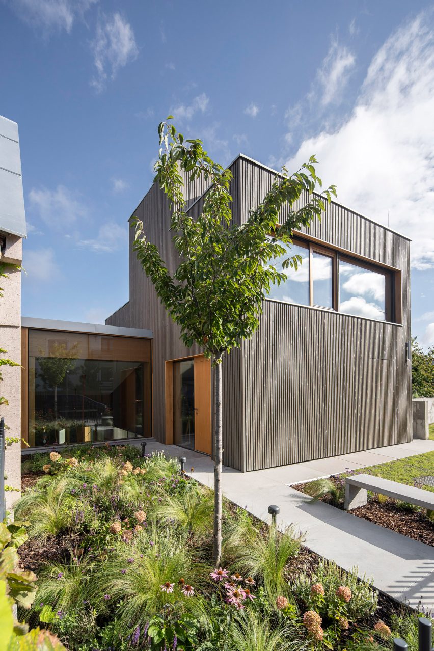 Exterior of Na Rade House by NOIZ architekti