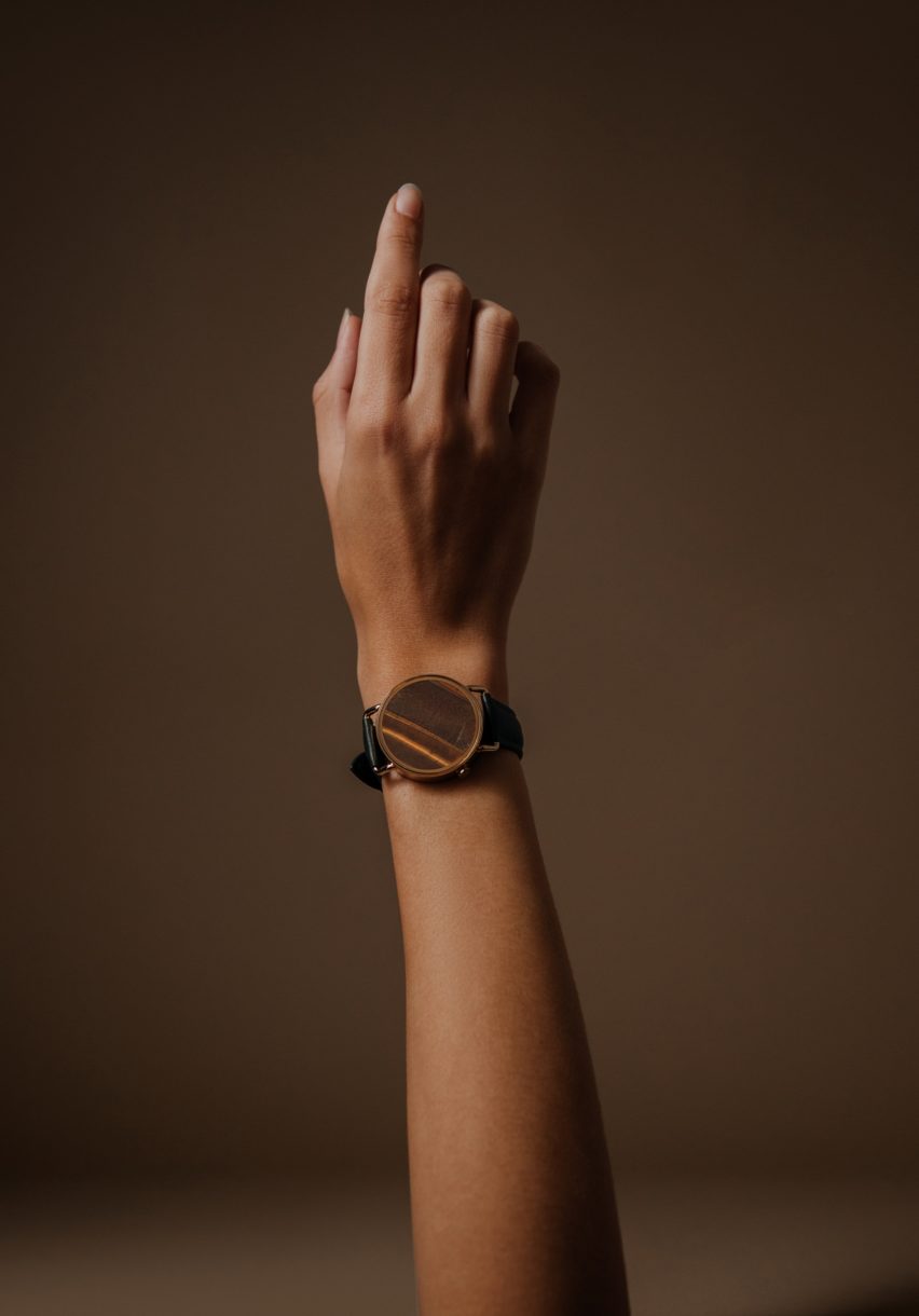 Nowatch on pointing arm