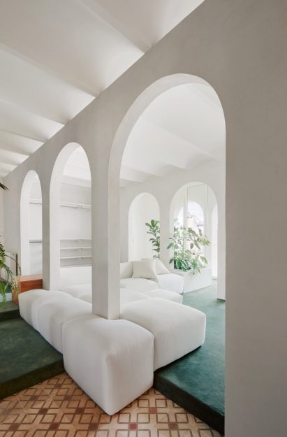 Barcelona apartment by PMAA