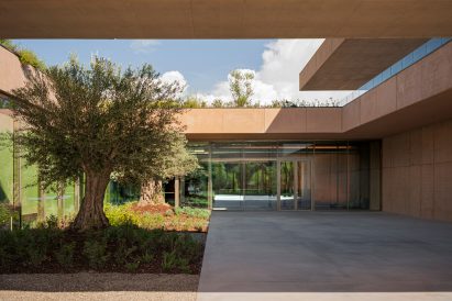 Courtyard at the Fendi factory by Piuarch