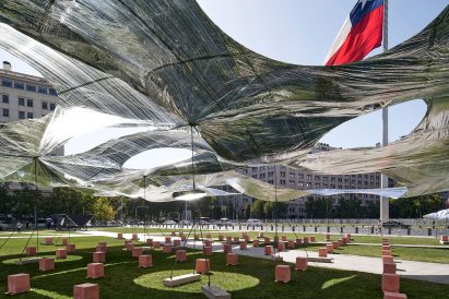 Metallic shade structure