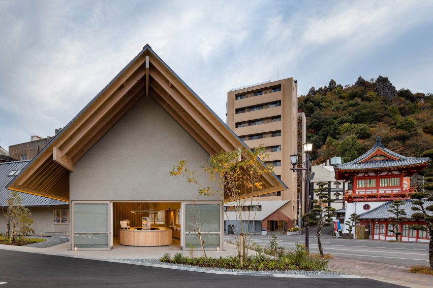 Outside the Saga Hirakawaya tofu restaurant