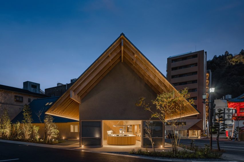 Saga Hirakawaya tofu restaurant by Keiji Ashizawa
