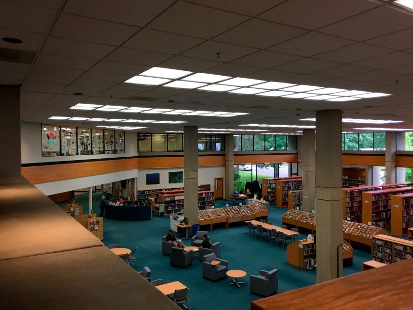 Photo showing the library before the renovation