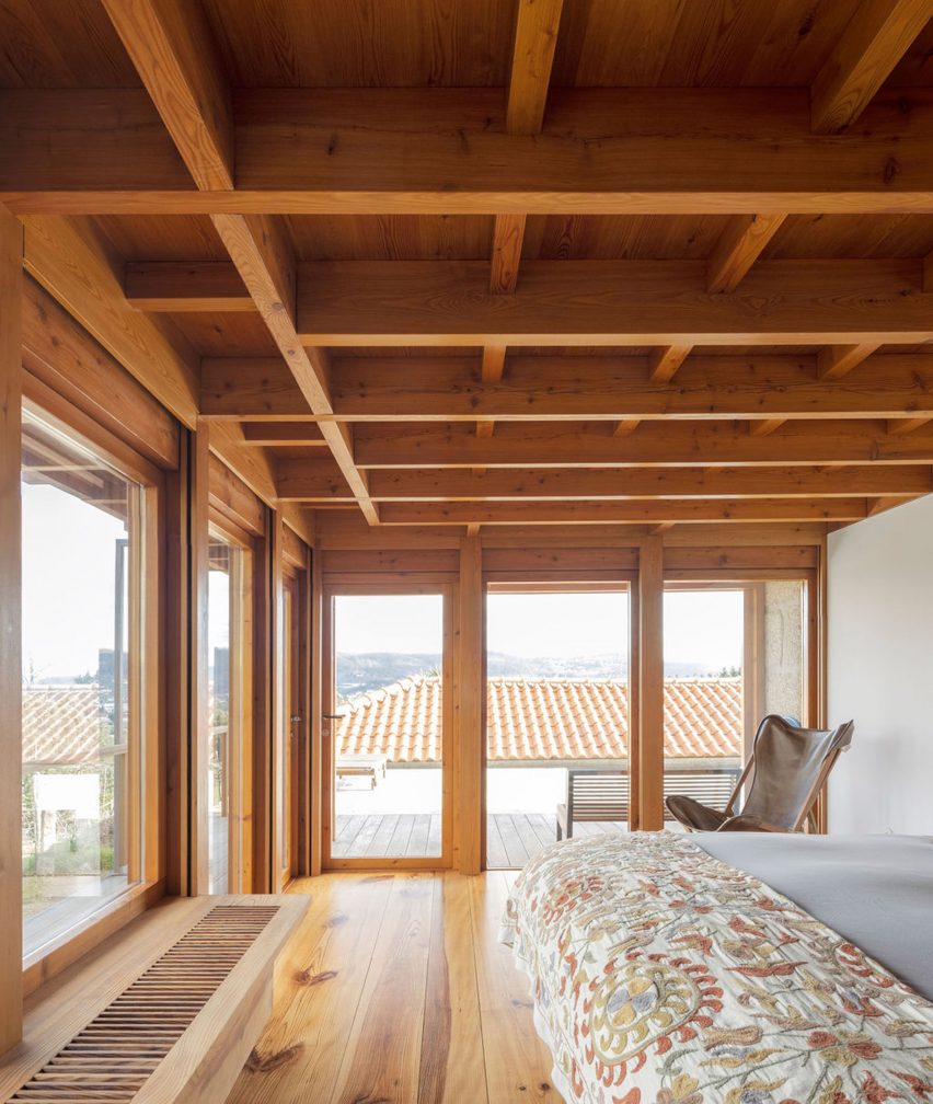 Bedroom in São Cosme House by Carlos Castanheira