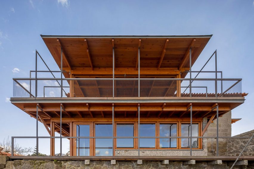 Extension at São Cosme House by Carlos Castanheira