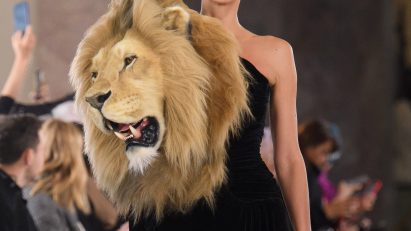 Photo of Irina Shayk wearing a lions head at Schiaparreli