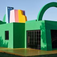 Colourful exterior of Casa Neptuna by Edgardo Giménez