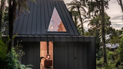 Exterior of the Biv Punakaiki cabin by Fabric Architecture