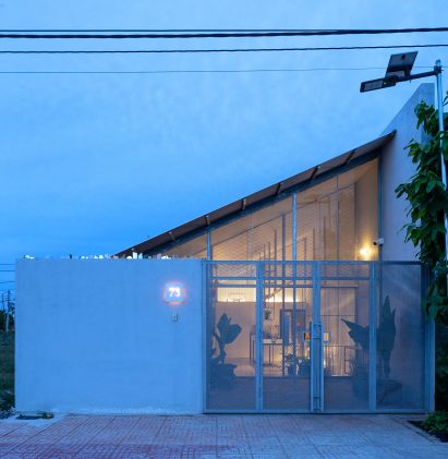 Entrance to Binh Thuan House in Vietnam by MIA Design Studio