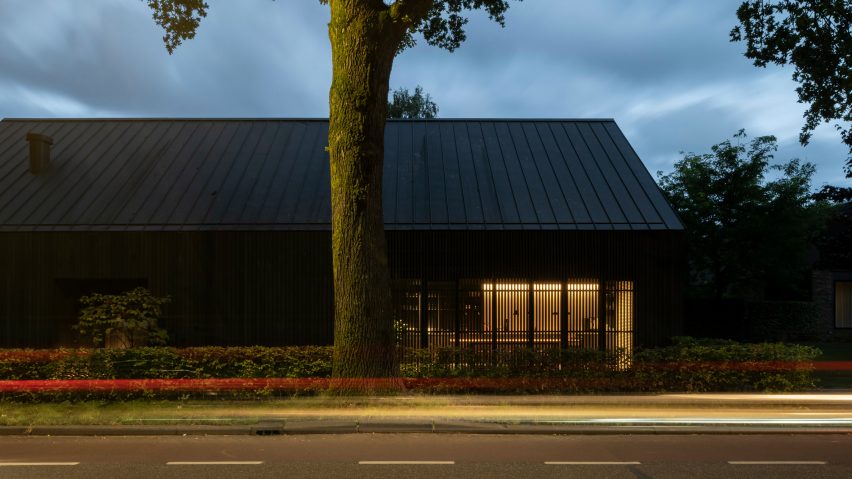 Photo of Black Barn from the street
