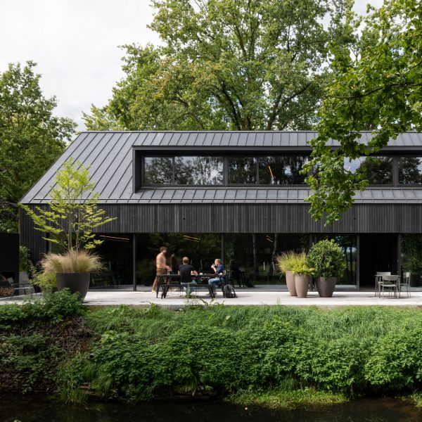 Black Barn by Studio Space and Studio Redd