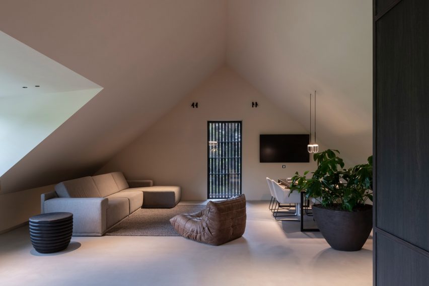 Black Barn by Studio Space and Studio Redd