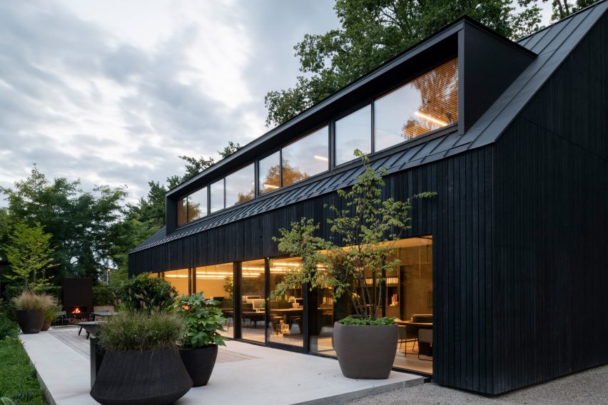 Black Barn by Studio Space and Studio Redd