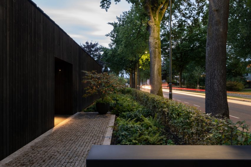 Black Barn by Studio Space and Studio Redd