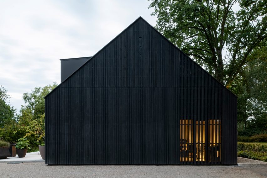 Black Barn by Studio Space and Studio Redd