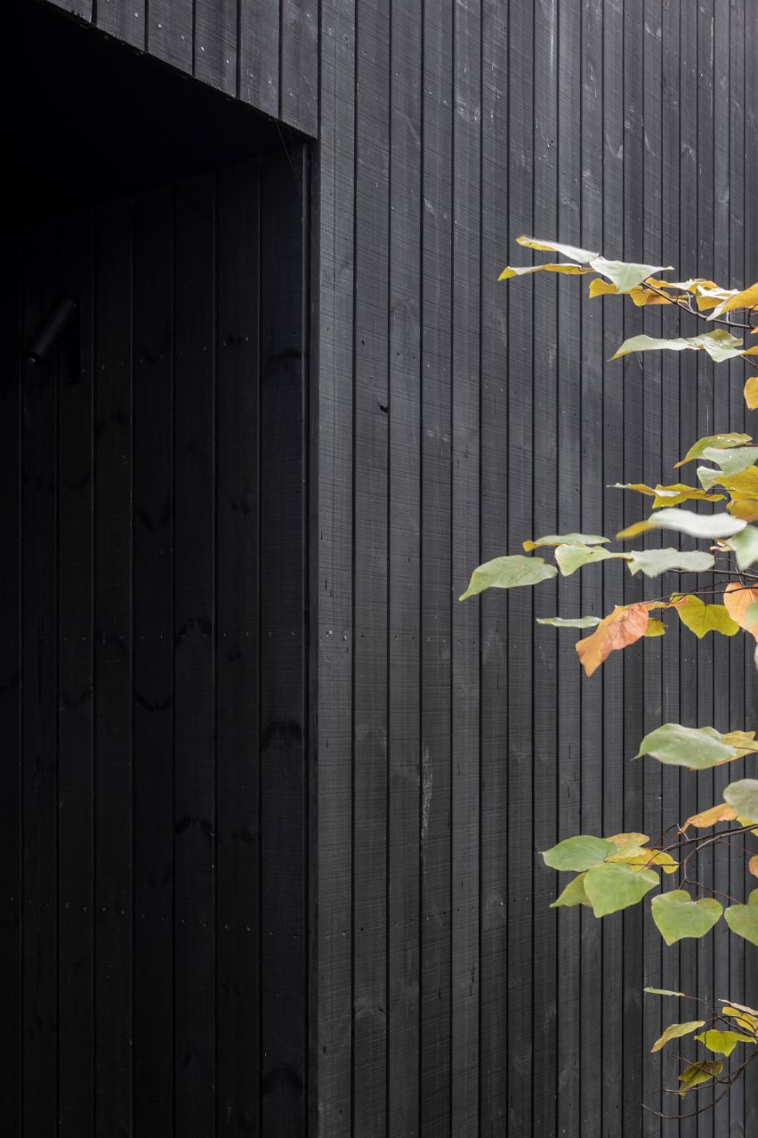 Black Barn by Studio Space and Studio Redd