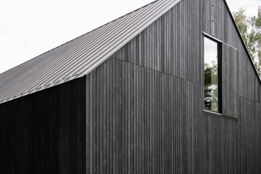 Black Barn by Studio Space and Studio Redd