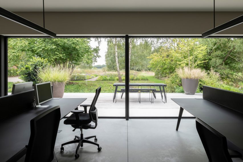 Black Barn by Studio Space and Studio Redd