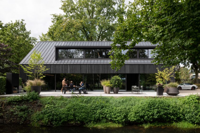 Black Barn by Studio Space and Studio Redd