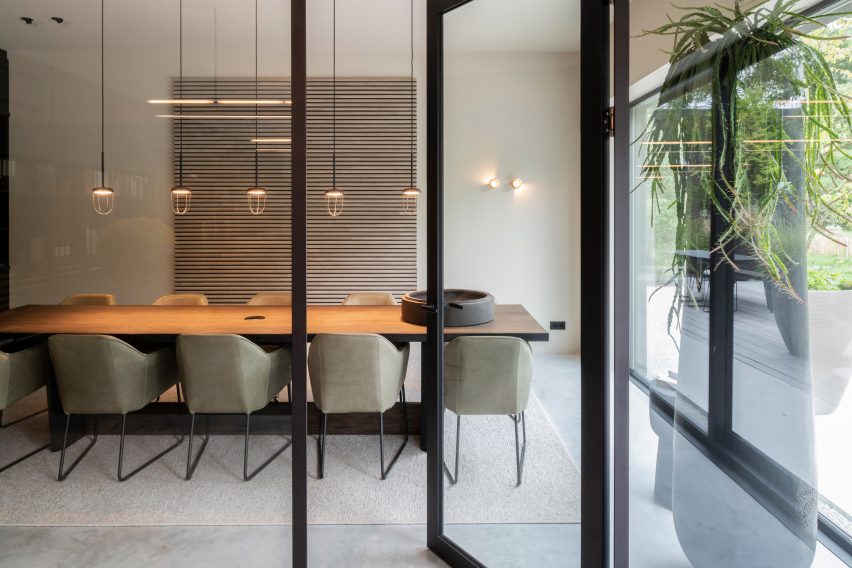 Black Barn by Studio Space and Studio Redd