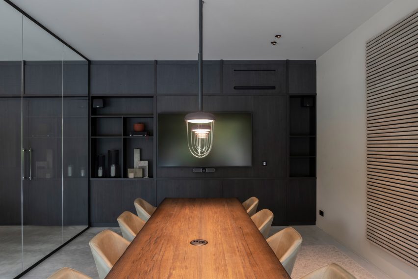 Black Barn by Studio Space and Studio Redd