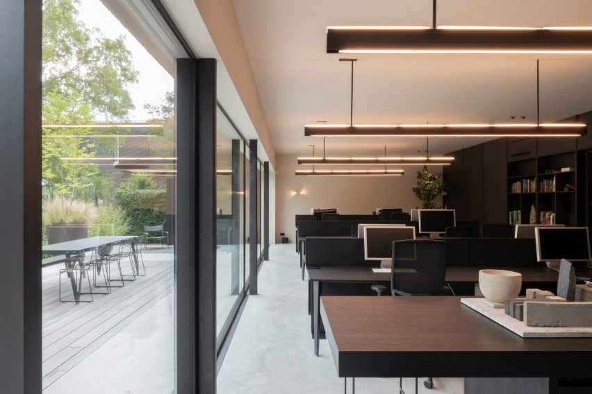 Black Barn by Studio Space and Studio Redd