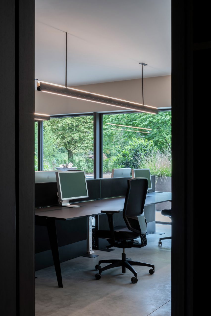 Black Barn by Studio Space and Studio Redd