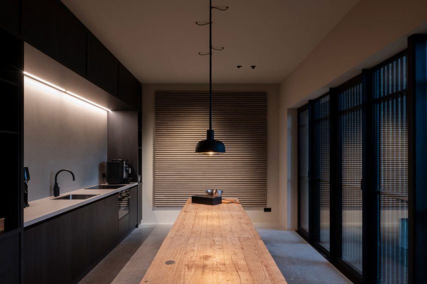 Black Barn by Studio Space and Studio Redd