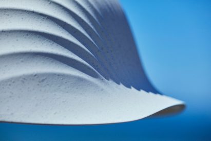 Seashell-like ribbed structure on helmet