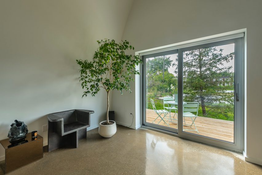 The Caterpillar apartment block by Undecorated