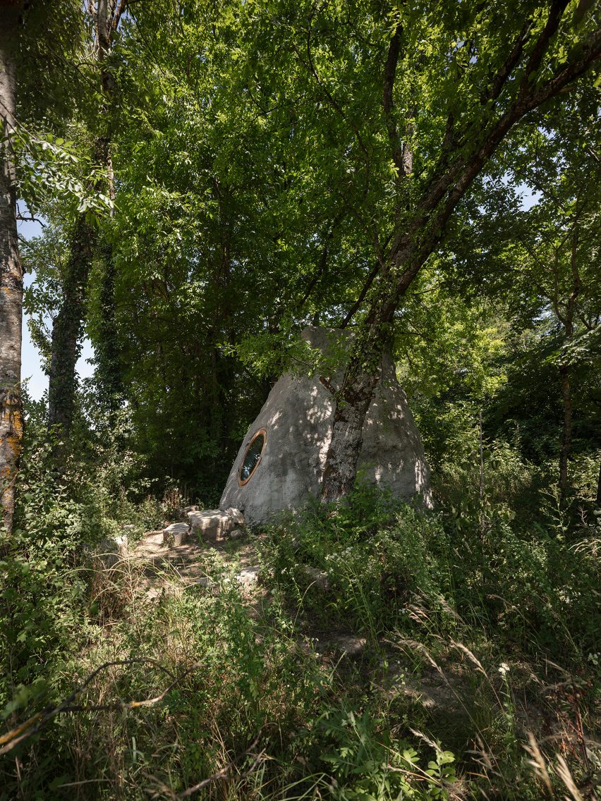 Exterior of Thérèse cabin in France by Bureau