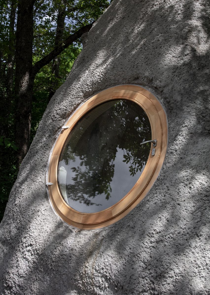 Exterior of Thérèse cabin in France by Bureau