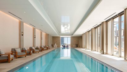 Swimming pool in Chicago apartment complex