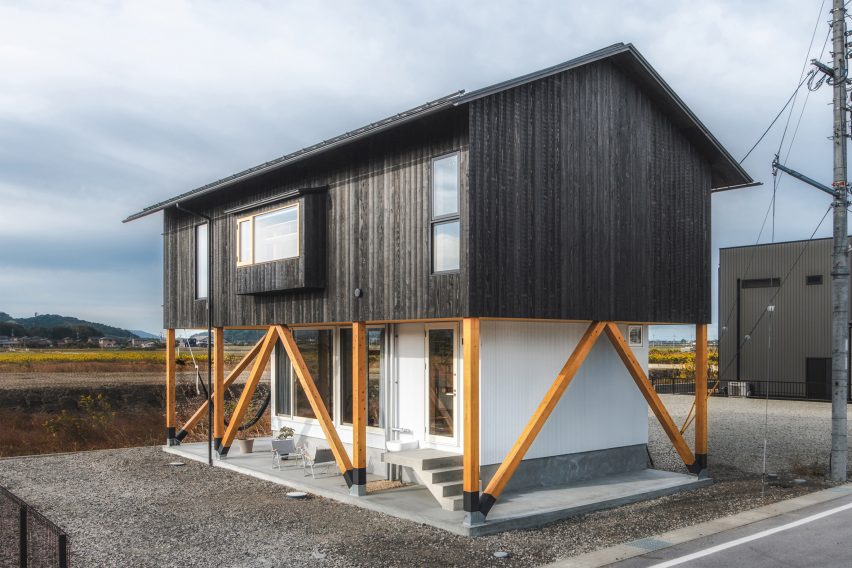 Exterior of U-House near Biwa-ko by Ushijima Architects