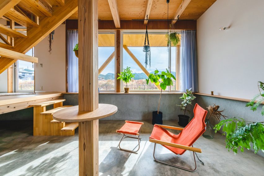 Interior of U-House near Biwa-ko by Ushijima Architects